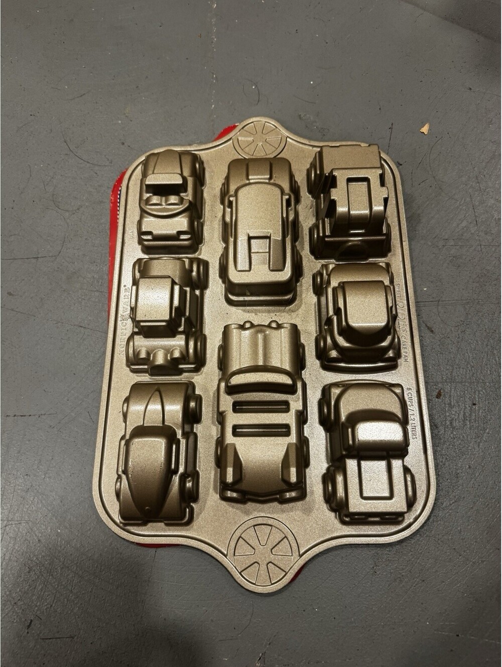 Williams-Sonoma Sweet Rides Car Cake Pan Cast Aluminum Nonstick 5 Cup Gold - Picture 4 of 5